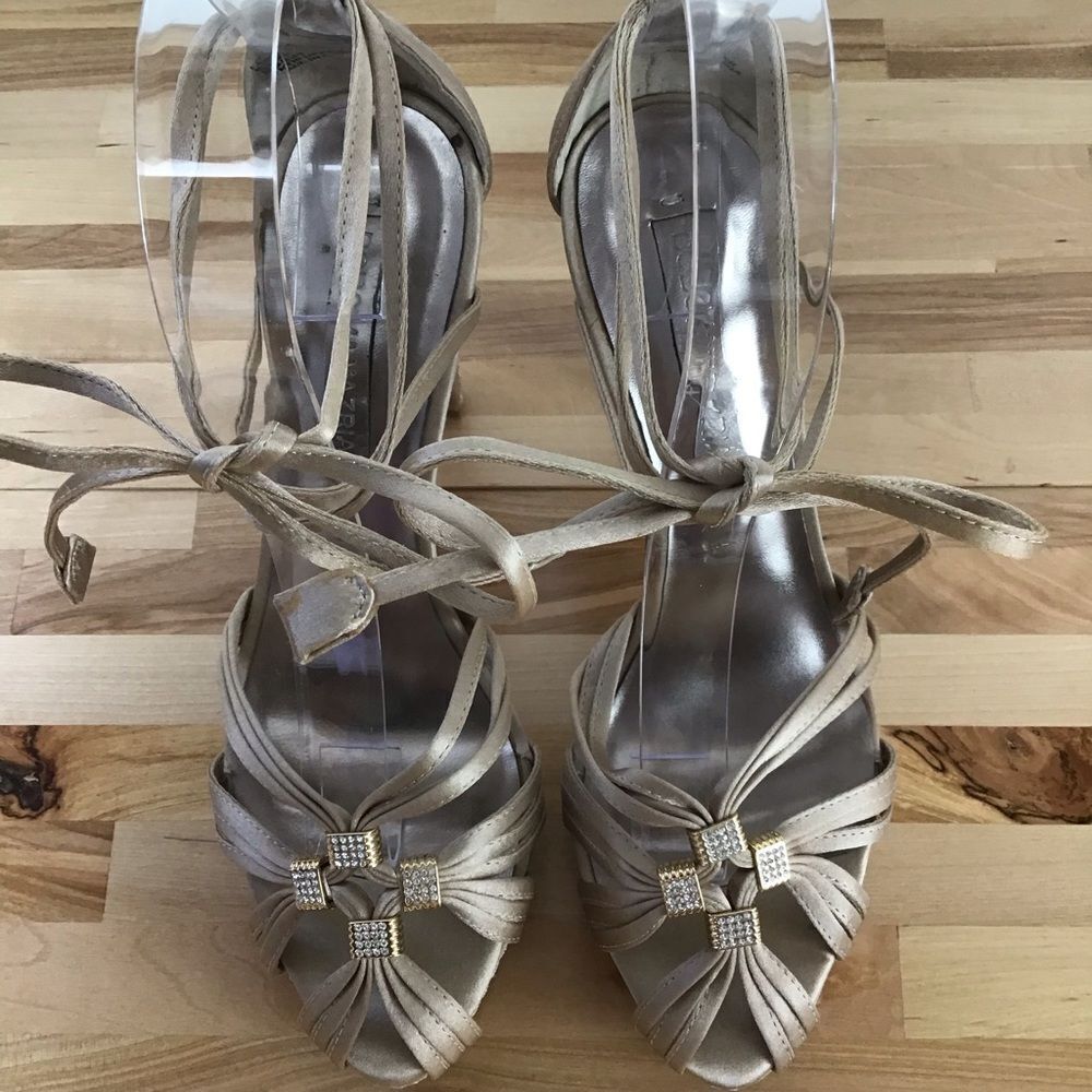 BCBGMAXAZRIA Nude satin heeled sandals incrusred jewels crystal size 6.5 leather - Picture 6 of 16